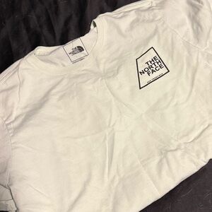 Women’s large north face tee very light green